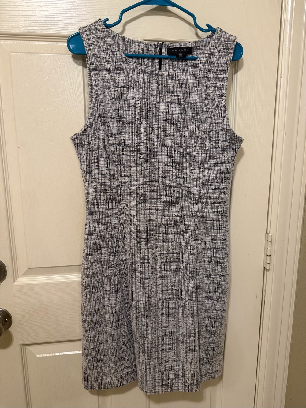 Tahari Gray-White Textured Sleeveless Midi Dress